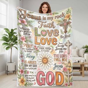To my sister this blanket belongs to the best sister in the world I hope that every time you cuddle in this blanket it reminds you how much I love you flannel blanket heart hug print soft cozy lightweight for bedroom living room sofa traveling holiday gifts
