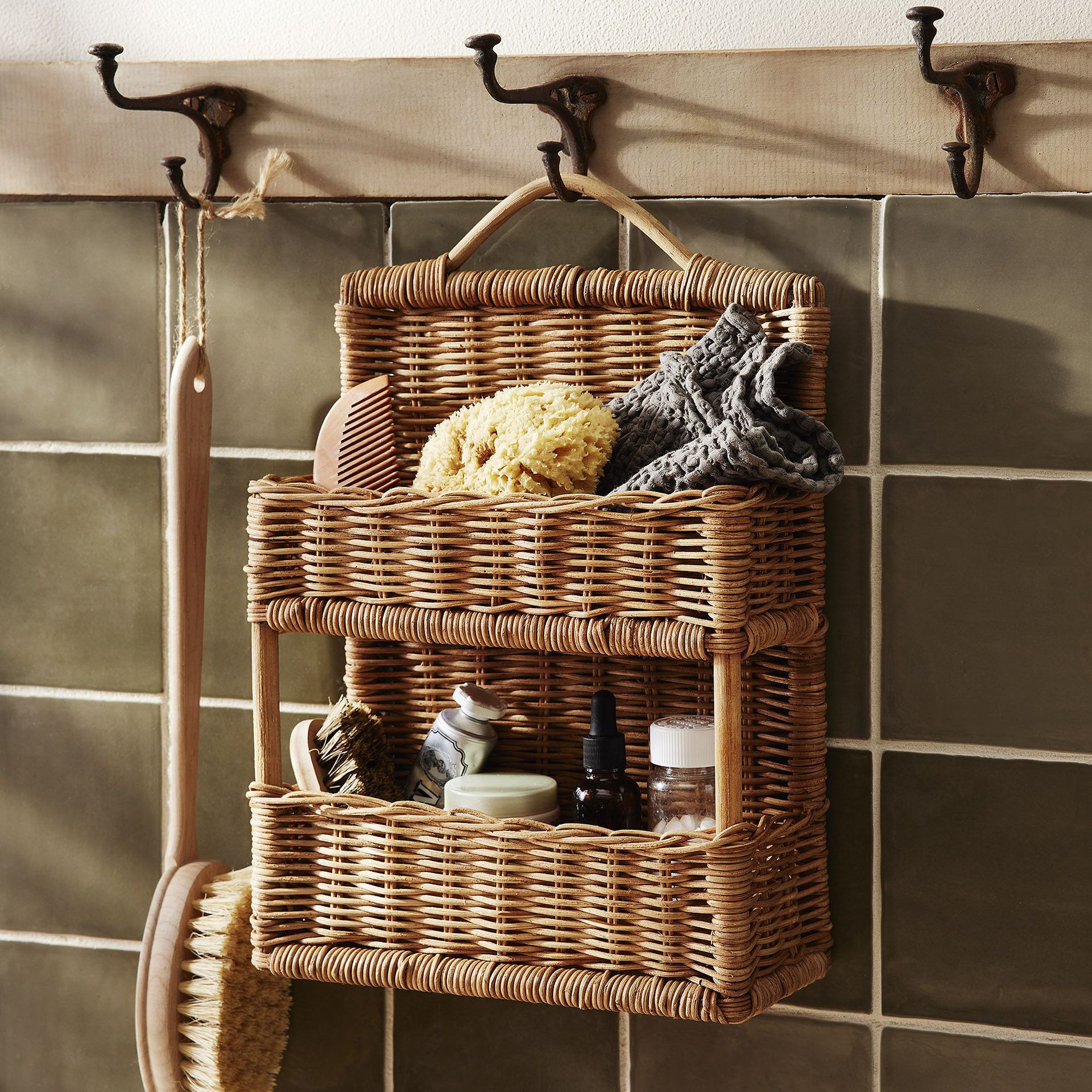 Fengtie woven wall-mounted storage basket B&B Decoration storage basket Hand-woven storage box Solid wood double-layer storage basket